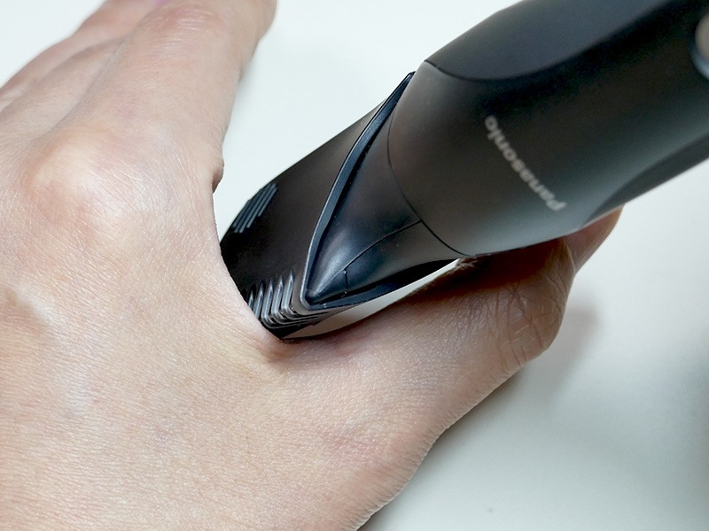 「肌ガードアタッチメント」をつけてもV字ヘッドのままなので、デリケートな部分にも届きやすい