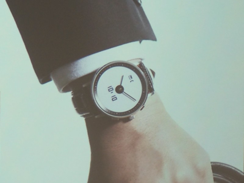 ダイアルの色を変えるだけで印象はガラッと変わる