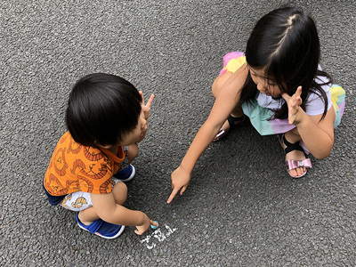 近所にもボタンはたくさん!