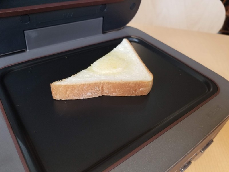 フタをして2分で焼き上がった。程よくバターが溶けている