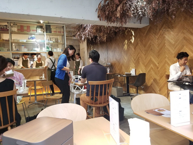 店内。席数は18席