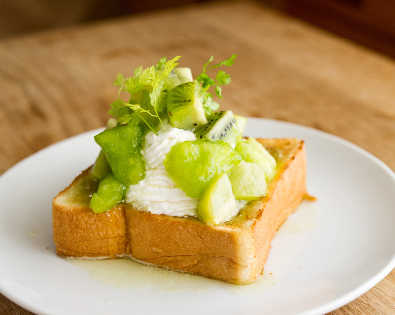 旬の果物のフレッシュジャム生トースト