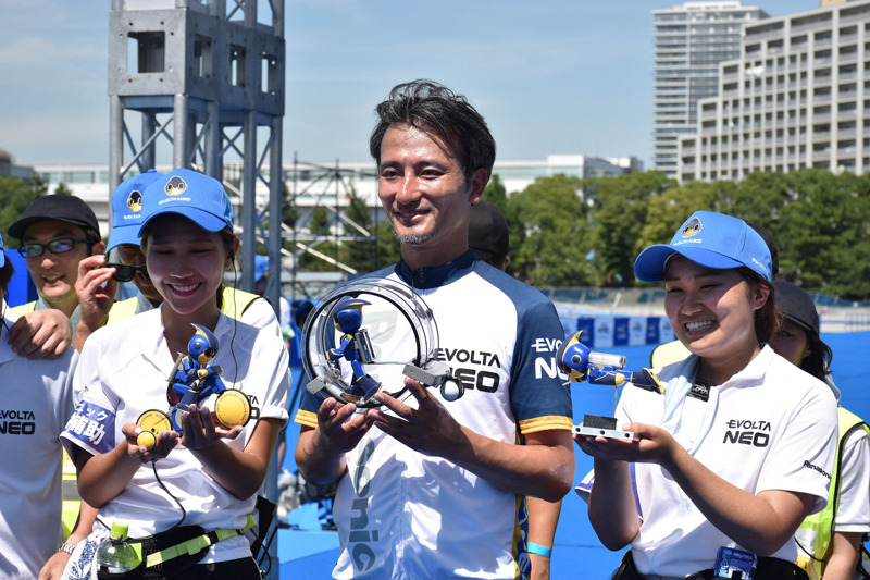 5.15kmのチャレンジを成功に導いたエボルタNEOくん3体