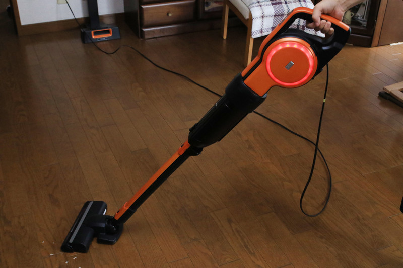 コードレススティック掃除機の弱点を克服した、ある意味最終形態のスティック掃除機「キャニスティック」