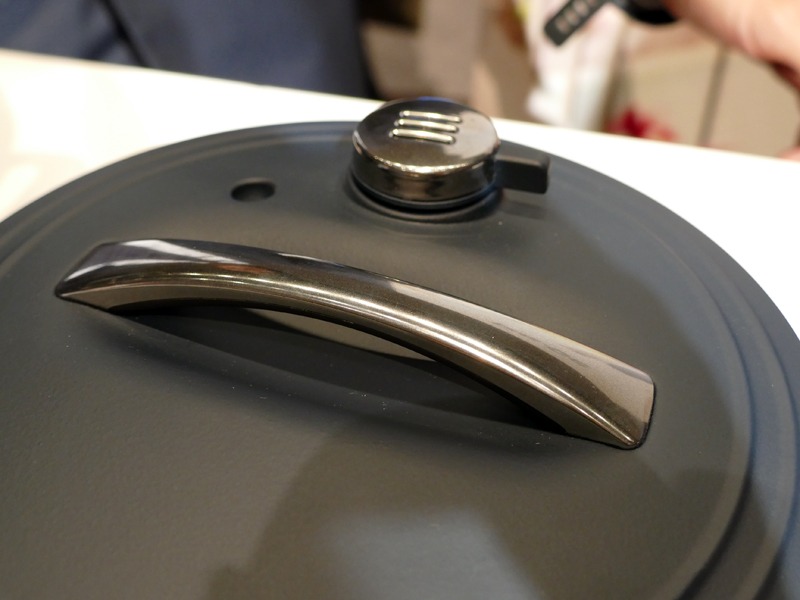 電気圧力鍋のフタ部