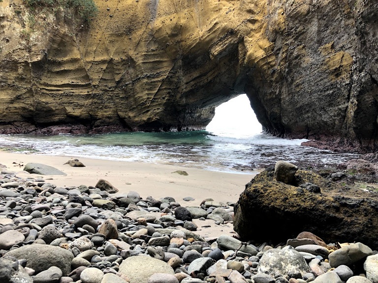 伊豆半島ジオパークに認定されている竜宮窟