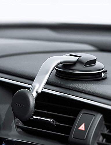 スマホの固定は手軽なマグネット式。アームの角度調整も自在