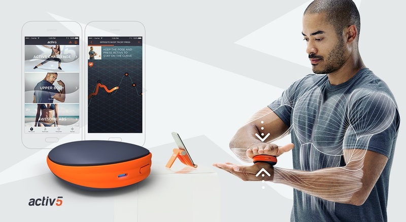 座位や立位で行なえる100種類を超えるアイソメトリックエクササイズやワークアウトをユーザーに促す