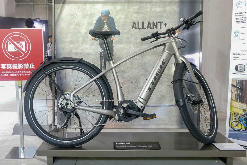 クロスバイクタイプのe-bike「Allant+ 8」