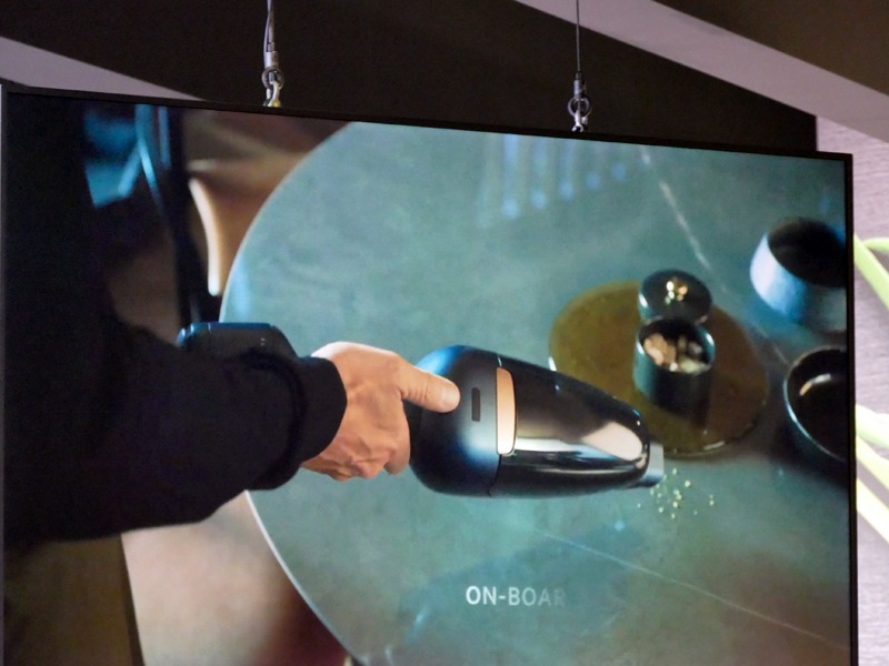 中央の本体を取り外して、ハンディタイプとして利用できる