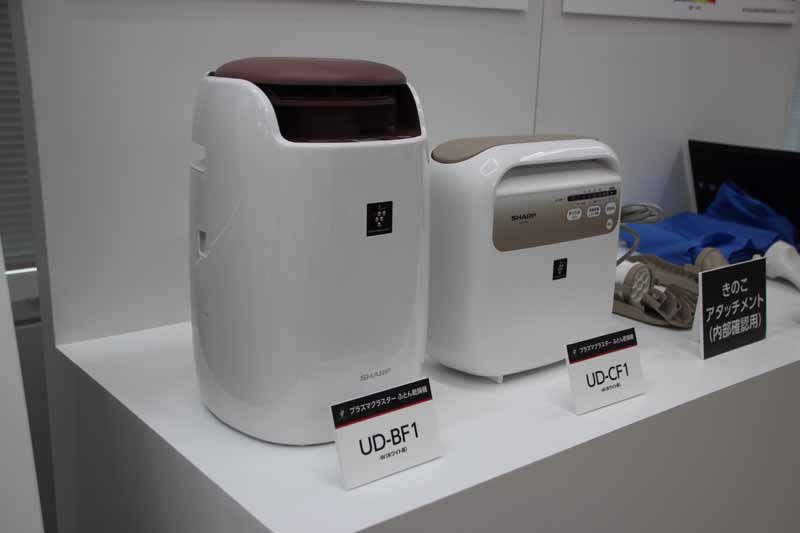 従来モデル(左)と比べてコンパクトになった本製品(右)