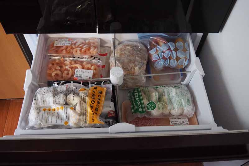 下段冷凍室の最上段。深さ15cmで冷凍食品もしっかりと入るサイズ