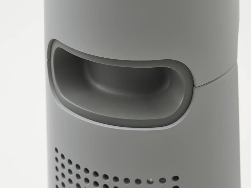 持ち運びやすいように持ち手の位置や本体重量を設計