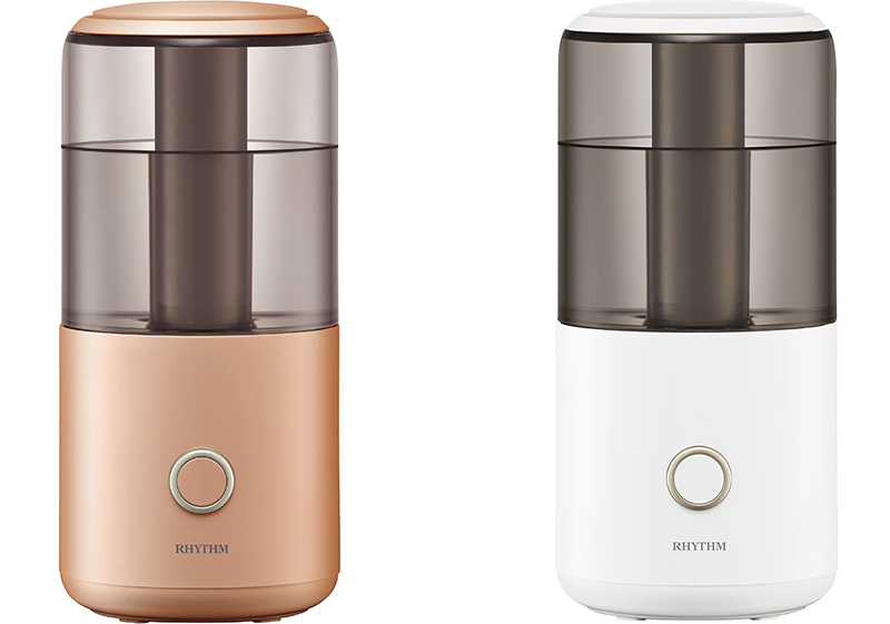 2018年10月発売のホワイト(右)