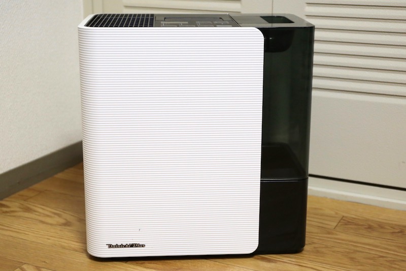 ダイニチの「LXシリーズ HD-LX1219」。石油ファンヒーターで知られる同社ですが、加湿器も販売数量・金額でシェア1位(2013～2018年度)なんだとか。知らなかった。新潟にある企業はどこも奥ゆかしいというか、PR下手だと思います(笑)