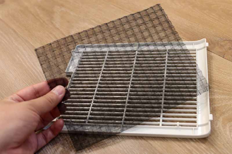 吸気部分にもフィルターがあるので定期的に掃除が必要だろう