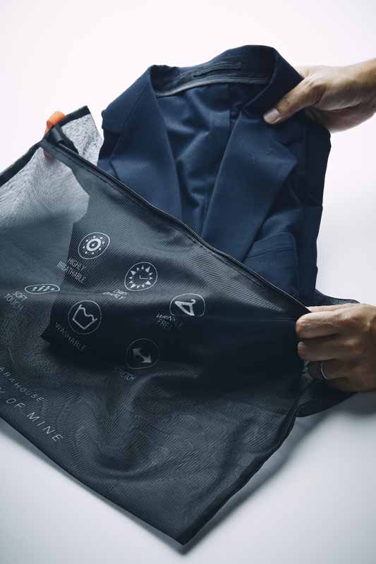 速乾性と形態安定性に優れ、ネットに入れれば家庭でも洗濯可能