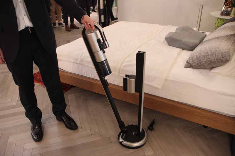 手前に引き出すとスティッククリーナー