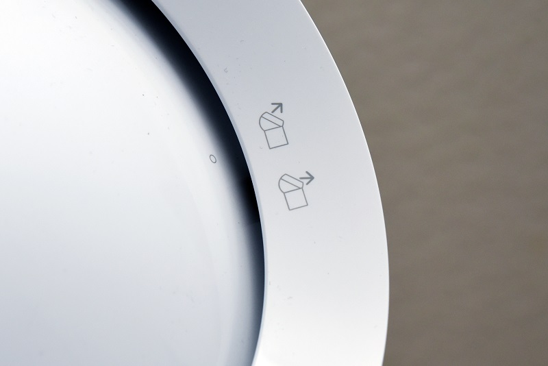 送風口に風向きの上下を示す表示がある