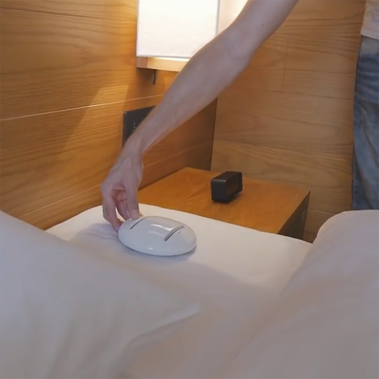 ベッドの上において電源ボタンを押すだけで走行開始