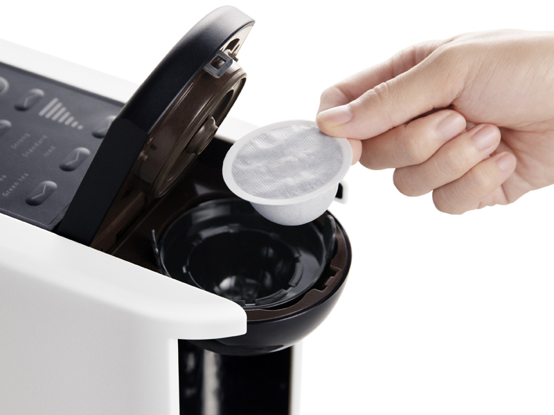 タンクに水をいれ、カプセルをセットするだけ