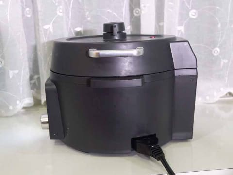 シャープ「ヘルシオ ホットクック」vs.アイリスオーヤマ「電気