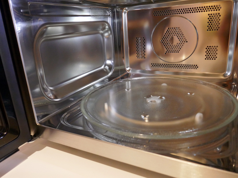 庫内にはターンテーブルを搭載する