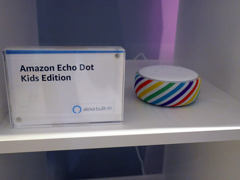 レインボーカラーをまとった子ども用のEcho「Amazon Echo Dot Kids Edition」