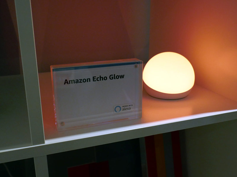 カラフルに点灯する子ども用スマートライト「Amazon Echo Glow」