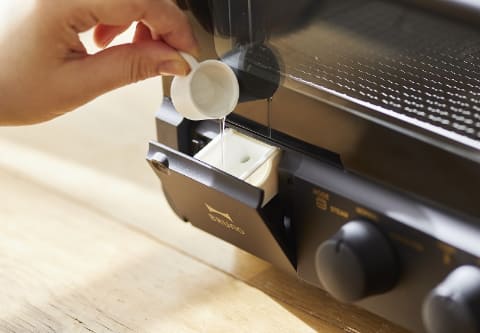 BRUNO、パンの水分を逃さず焼けるスチーム機能搭載の4枚焼きトースター