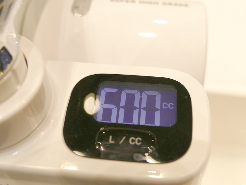 100cc刻みで水を計量して給水できる