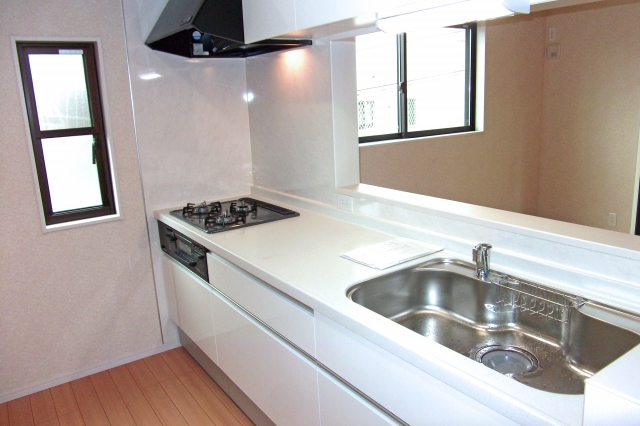 レンジフードはダクトがあるため、壁から離れた場所にも設置できる