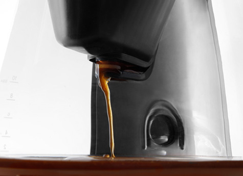 デロンギ、アイスコーヒーモードを搭載した砂時計デザインの
