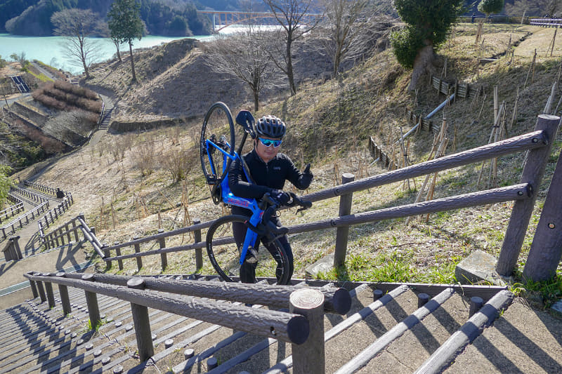 e-bikeらしくない軽さなので、これならば輪行も車載も楽々なのは間違いない