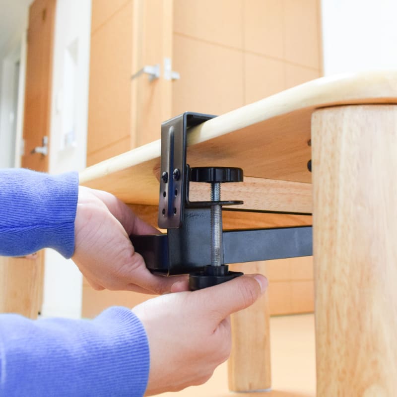 クランプ式のため簡単に固定できる