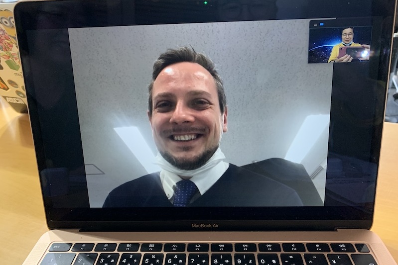 ティ・アール・エイ株式会社で技術を担当するヴィクトル・フロンチャクさん。ポーランド出身だが日本語めっちゃうまい