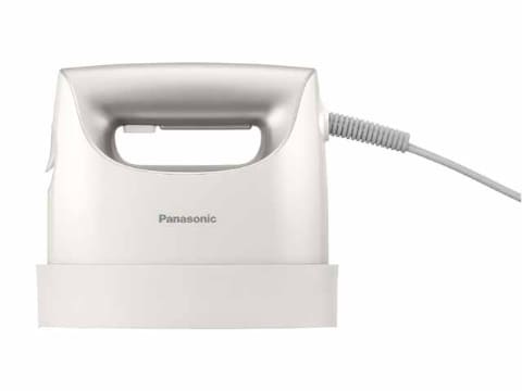 パナソニック、立ち上がり23秒で忙しい朝もサッと使える衣類スチーマー