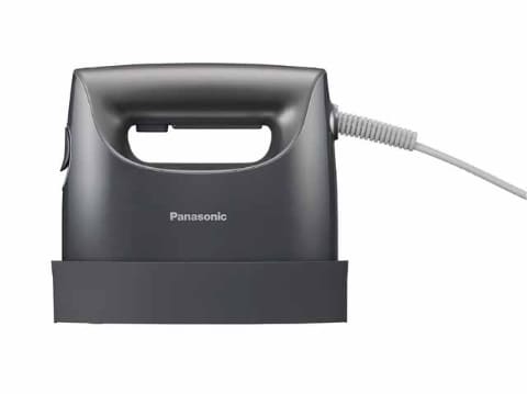 パナソニック、立ち上がり23秒で忙しい朝もサッと使える衣類スチーマー