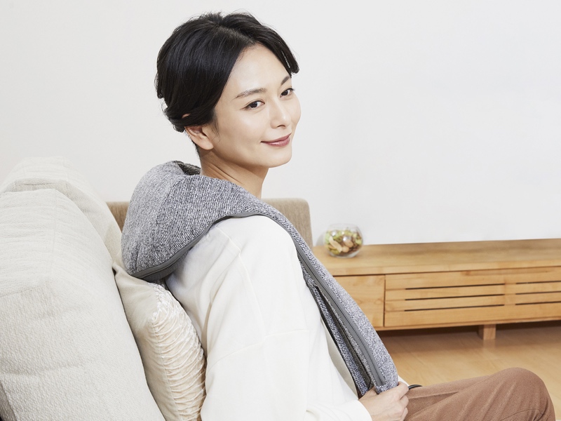 たたき機能を搭載したネックマッサージャー