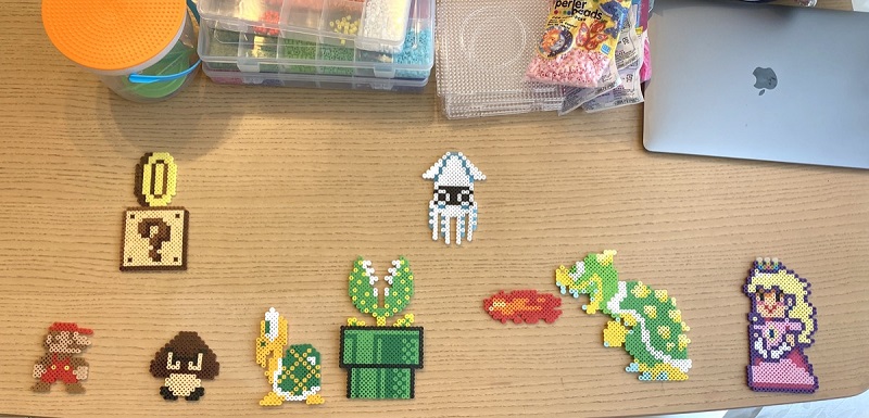 気づくとドット絵のマリオたちが増え続けます