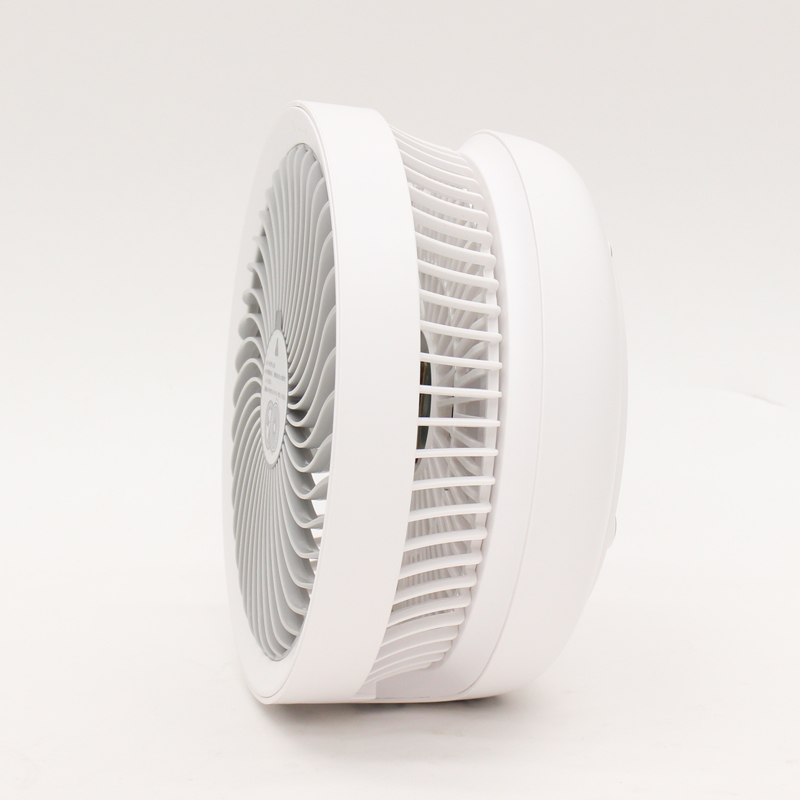 折りたたんでコンパクトに収納可能