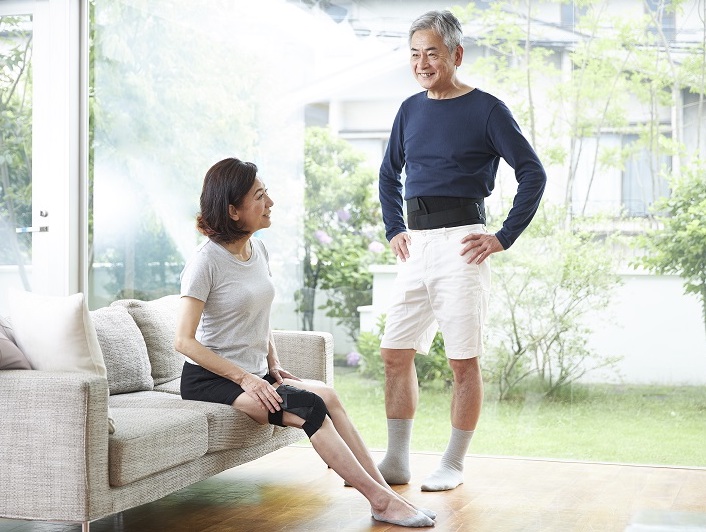 サポーター型EMS機器「メディカラダ」ひざ用、腰用