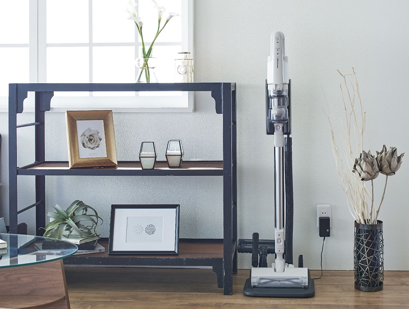 使いたいときにサッと取り出せるスタンド式充電台が付属