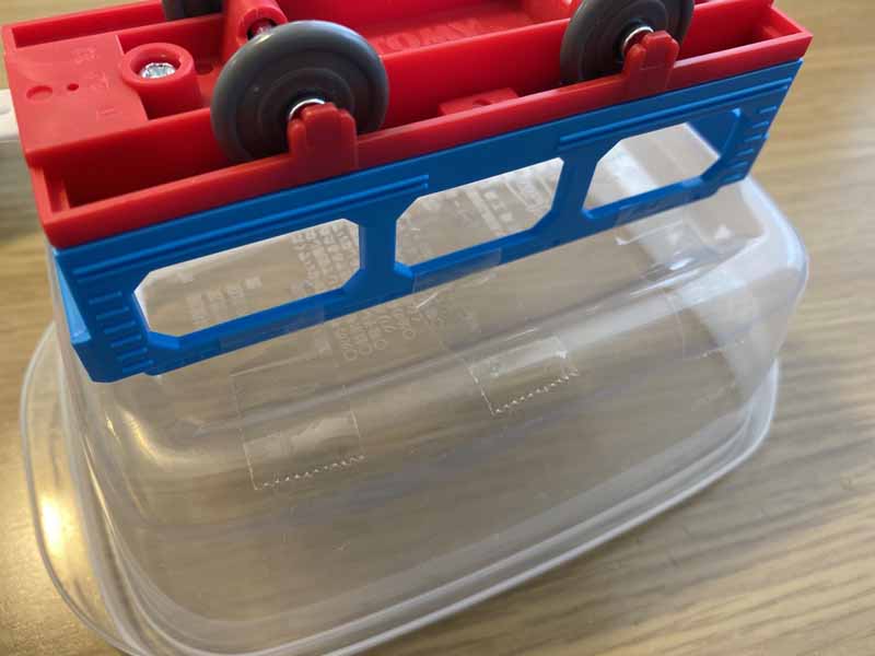 セロハンテープでかなりしっかり接着