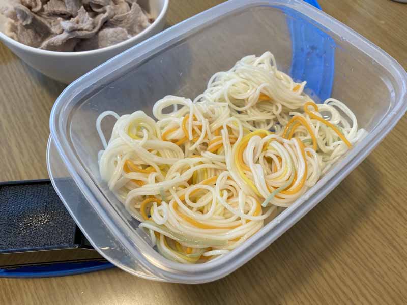 そうめんは小分けにして、つかみやすくしておくと吉