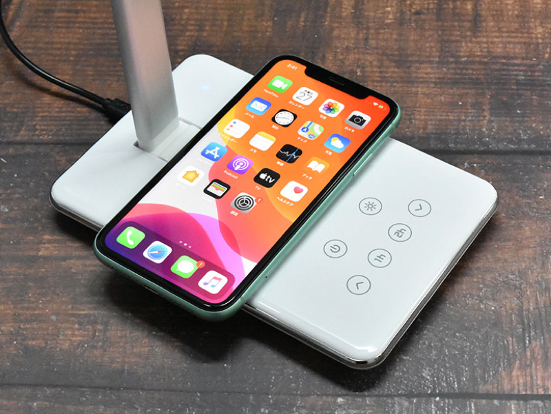 Qi対応のワイヤレス充電機能付き