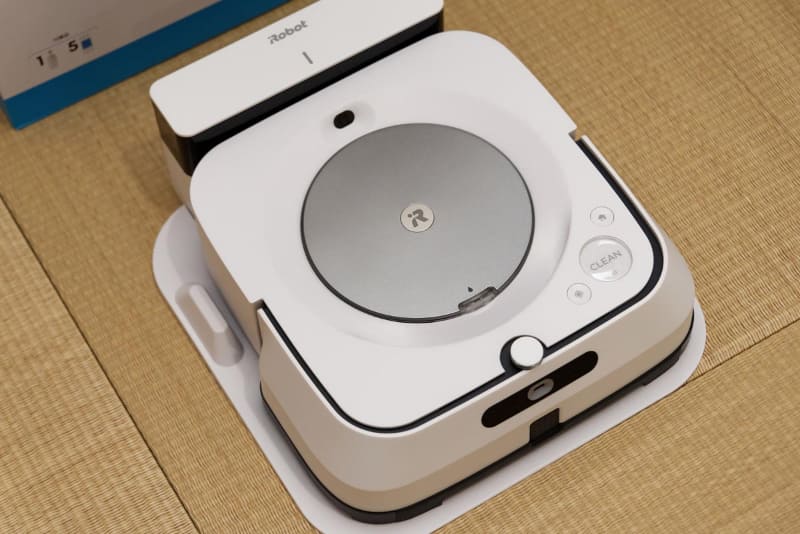 ブラーバの方はかなりコンパクト。設置の自由度は比較的高そうだ