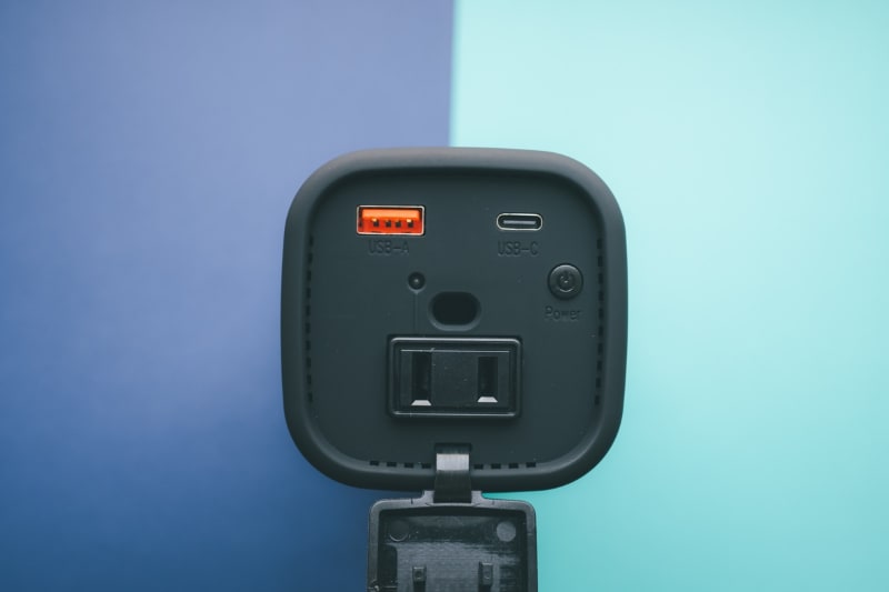 1台で3つの出力端子を備える