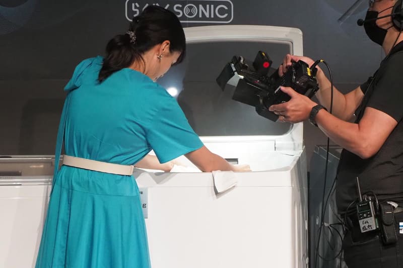 らくらく SONICで、えり汚れの超音波洗浄を体験