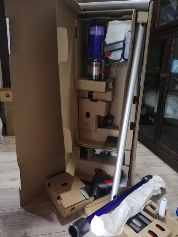 送られてきたデジタルスリムは、組み立て式ロボットのようだった